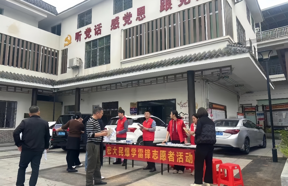 4宏大民爆在增江街聯(lián)益村向村民宣傳消防安全知識_副本.jpg